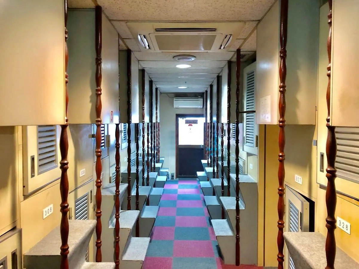 Capsule Hotel Block Room Tōkyō