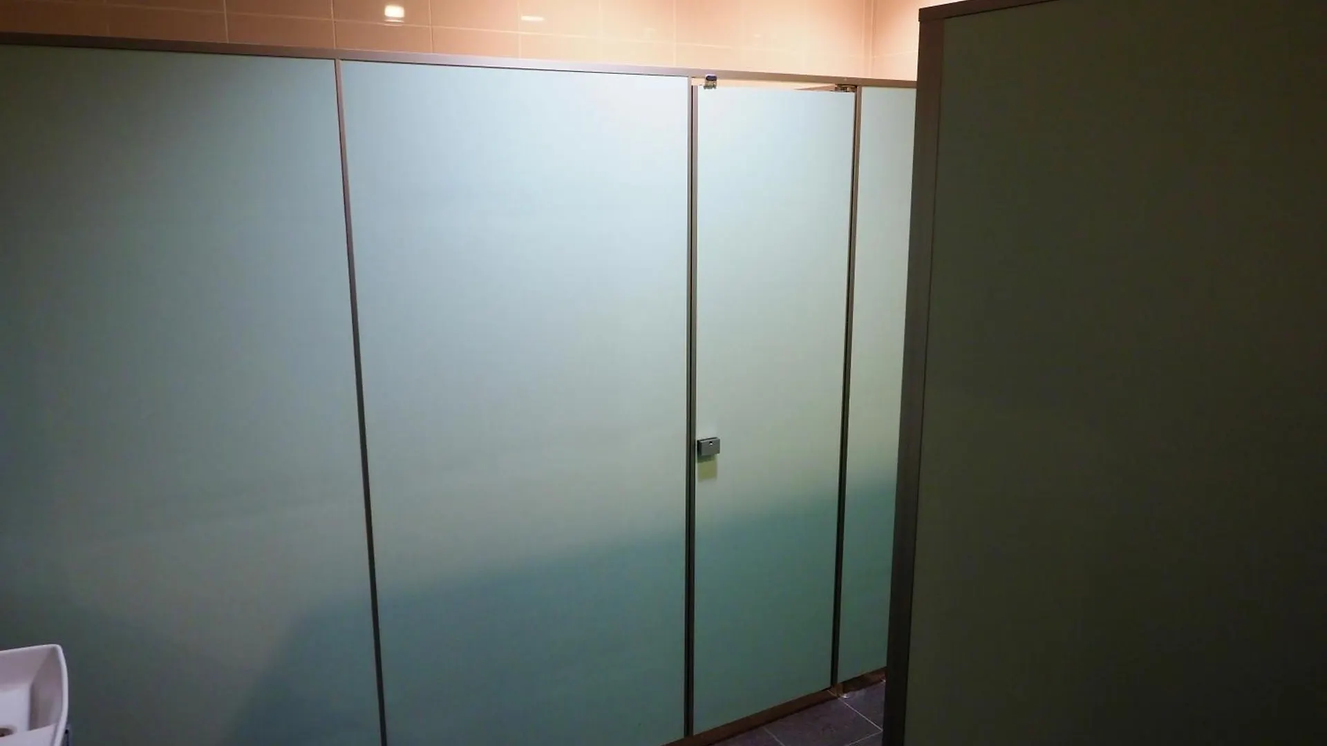 Capsule Hotel Block Room Tokyo