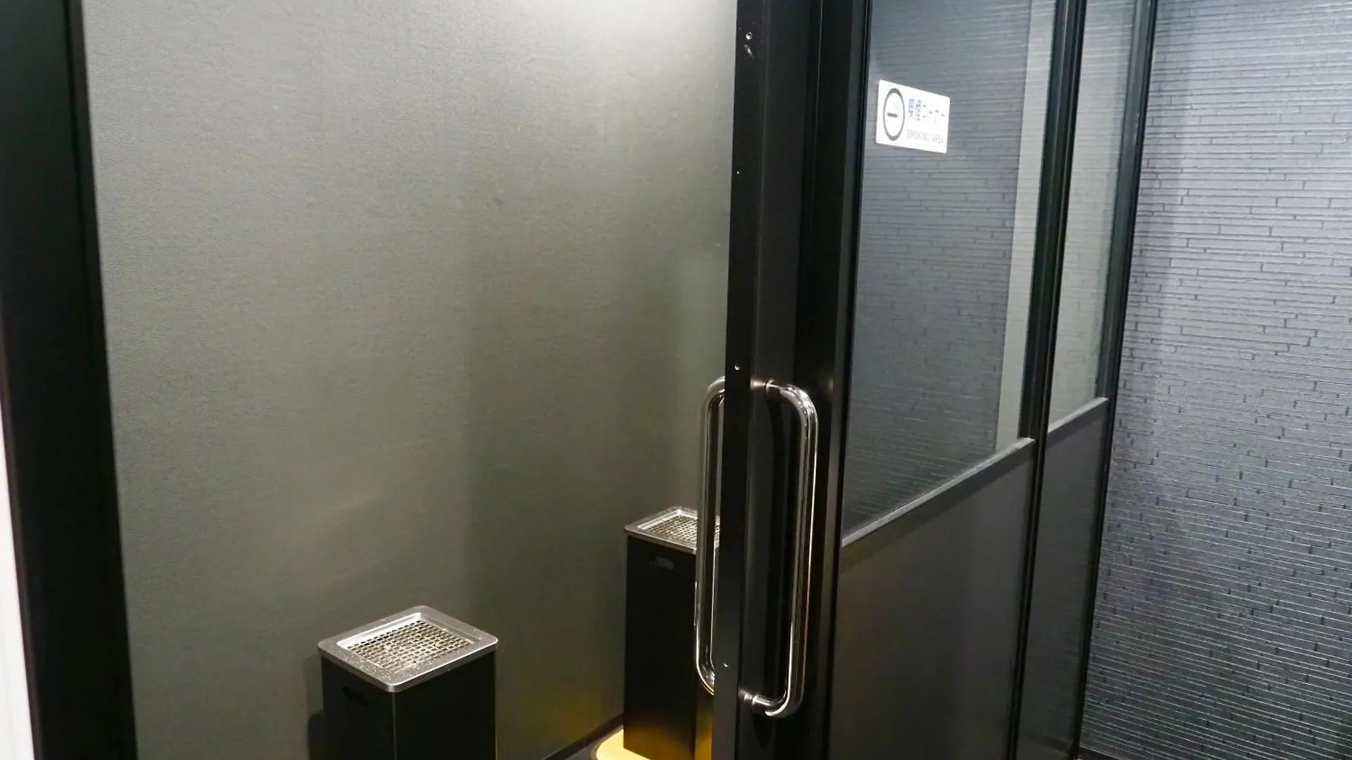 Capsule Hotel Block Room Tokyo